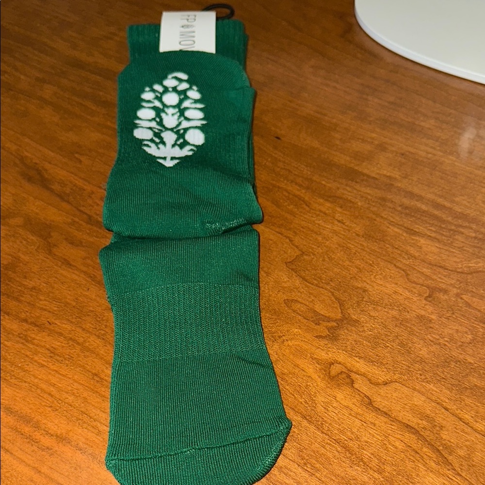 Free People Solid Surprise Butti Green Socks NWT - Picture 7 of 11